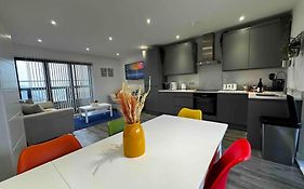 Driftwood - Hornsea Town House With Sea Views And Balconies